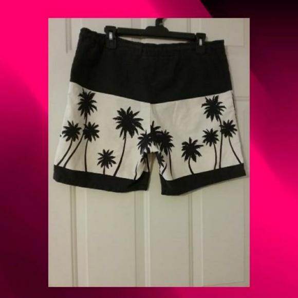 Men Short - Picture 2 of 3